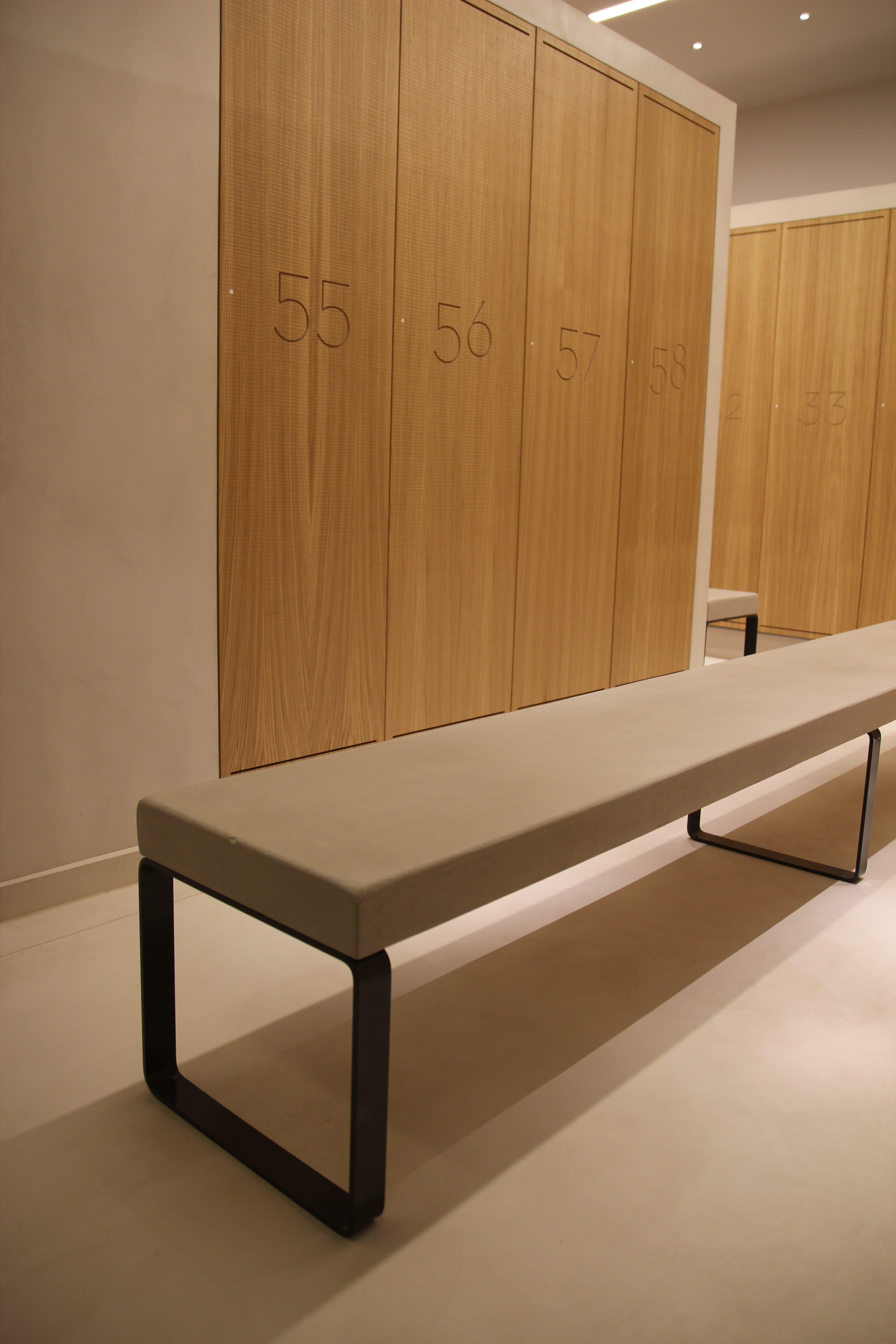 beton cire walls bench